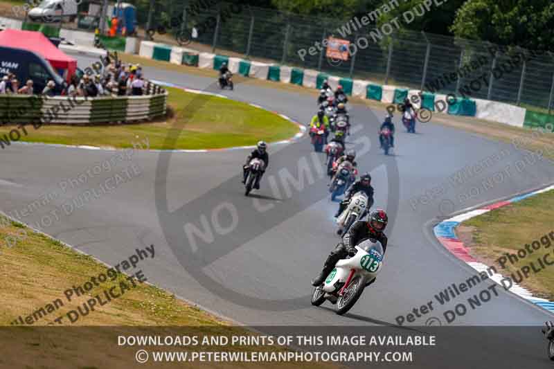 Vintage motorcycle club;eventdigitalimages;mallory park;mallory park trackday photographs;no limits trackdays;peter wileman photography;trackday digital images;trackday photos;vmcc festival 1000 bikes photographs